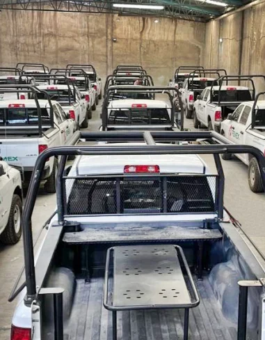 Caja de patrulla pick up con roll bar y banca central