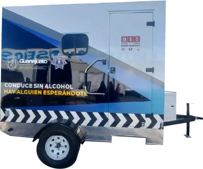 Remolque de alcoholímetro rotulado
