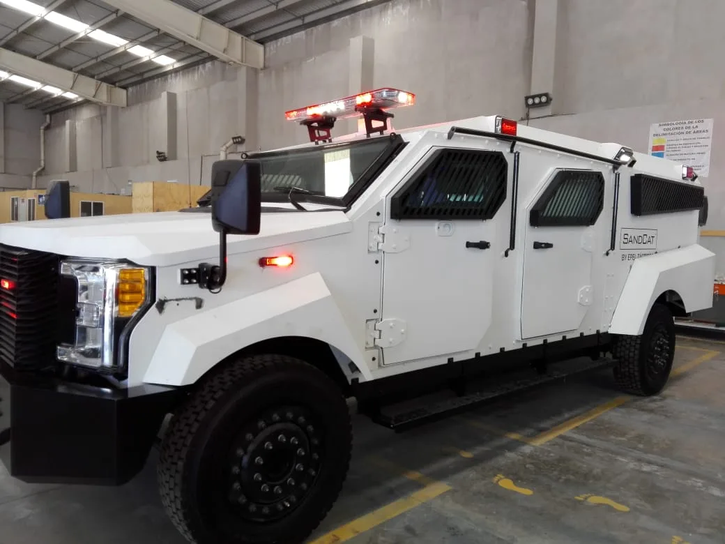 Ambulancia sobre pick up con torreta